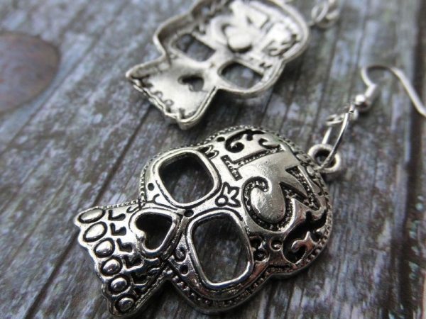 Skull Anhänger Ohrringe silberfarben Vintage Optik